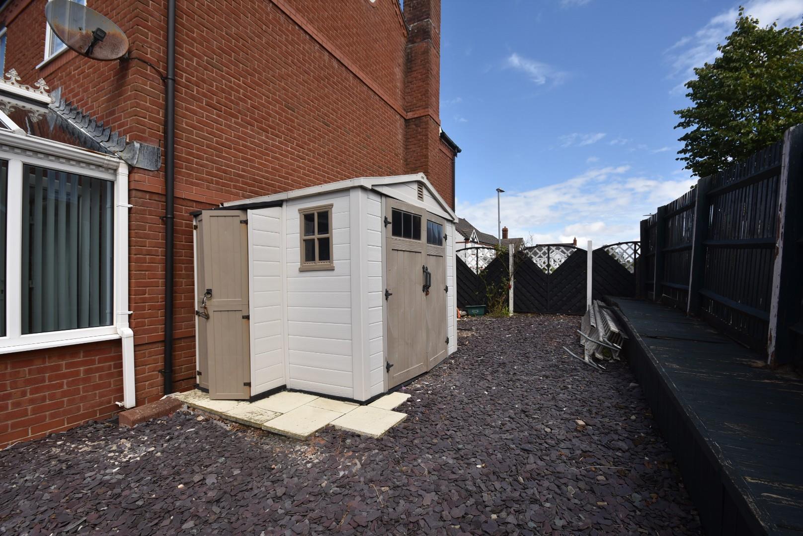 11 The Grange, Baroness Place, Penarth, CF64 3UW